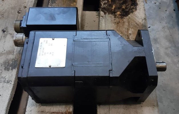 MOTORI ASSI VARI USATI ABB-BAUMULLER-CONTROL TECHNIQUES